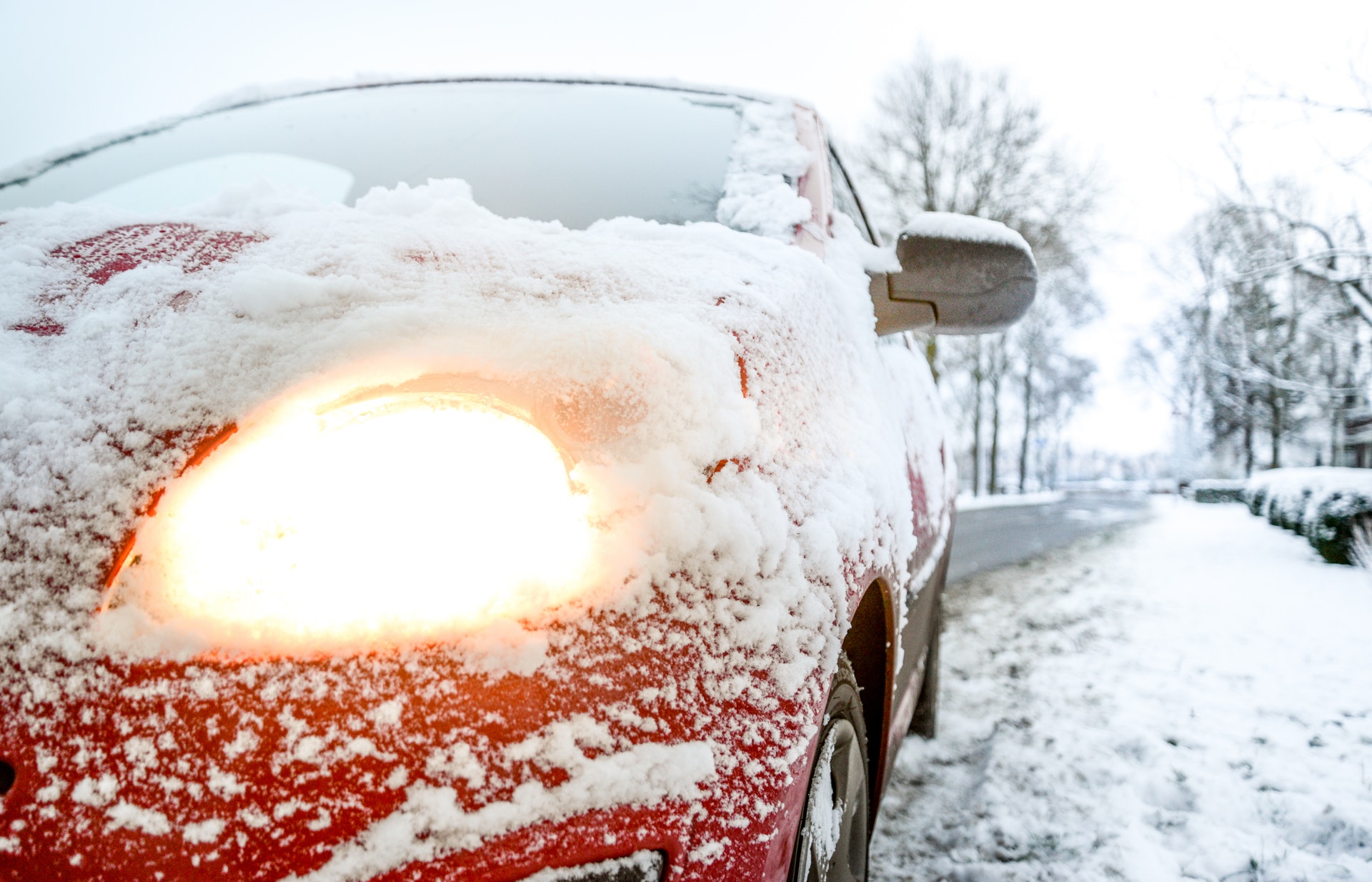 9 Items to Keep in Your Car When Driving in Wintertime